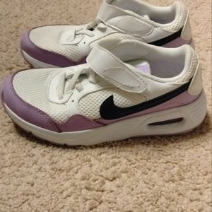 Youth Girl's: Nike Air Max 💜 ( Size 2 ) New Condition $25 Firm !!